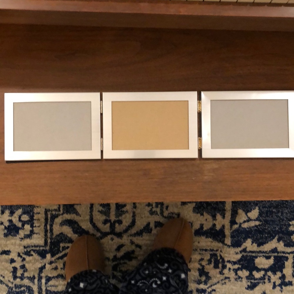 Accordion picture frame